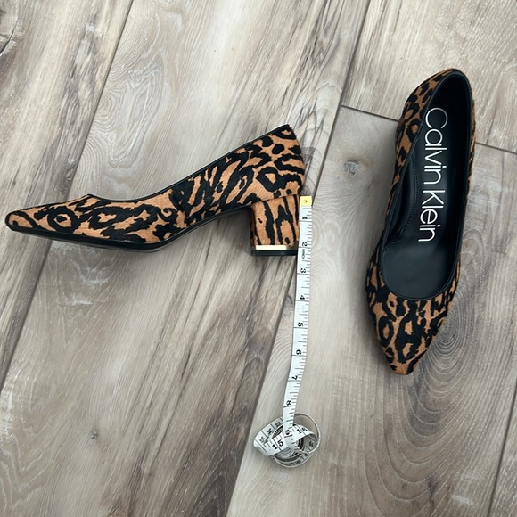 Calvin Klein Pump - Picture 2 of 6